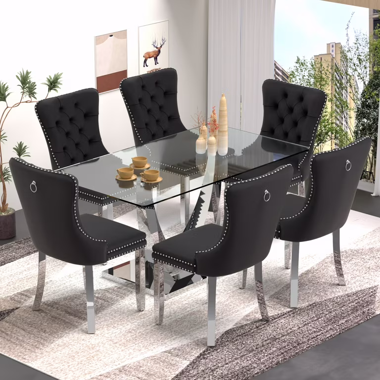Salle à manger avec (06) grandes chaises et une table en vitre