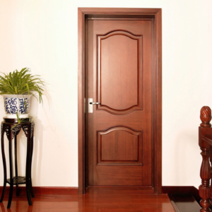 Porte d'entrer en bois lisse et verni