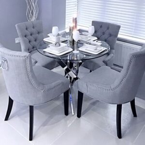 Salle à manger avec (04) chaises et une table en vitre